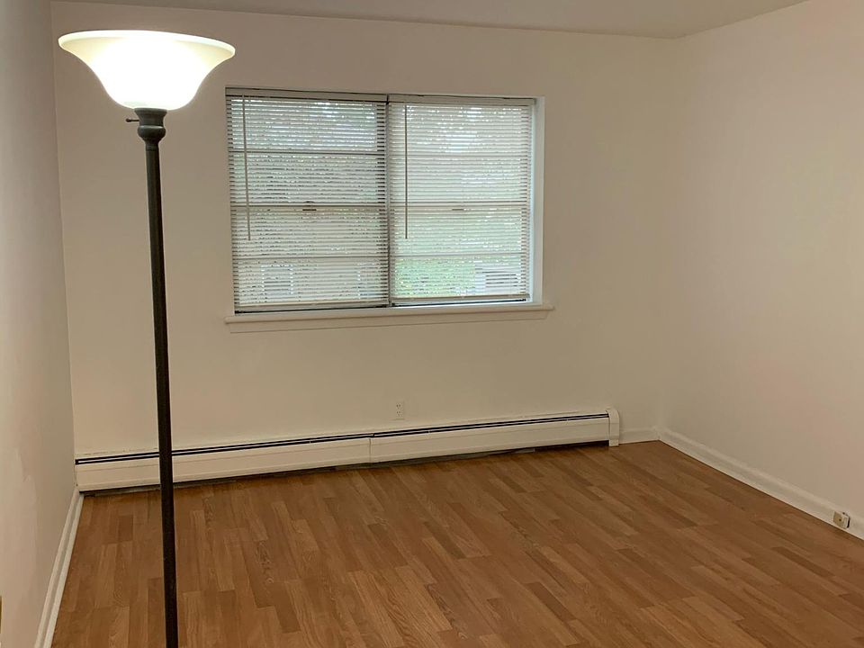 2nd image of 405 Grove St #4A