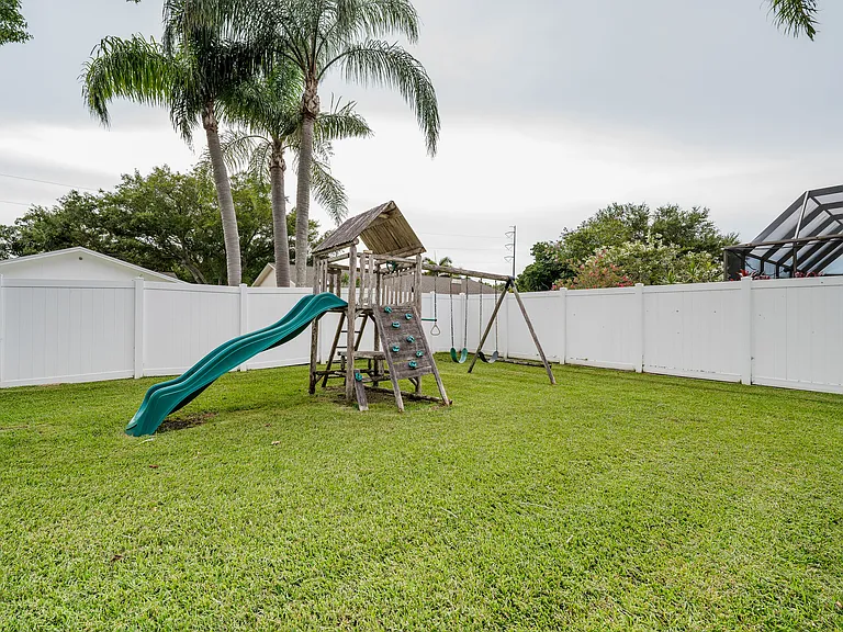 1856 Del Robles Ter — Photo 33
