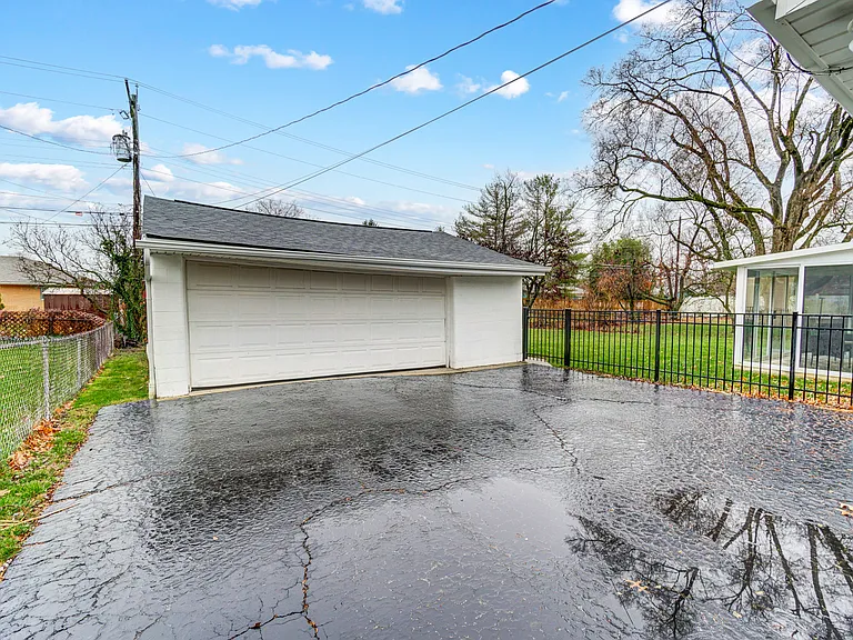 3592 Delamere Ave — Photo 33