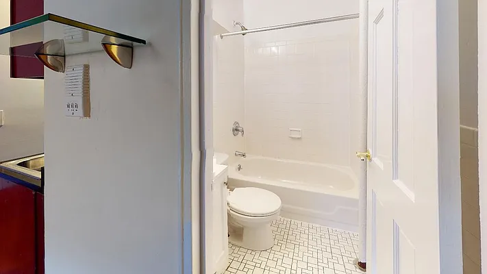 Rented by Bond New York | media 7