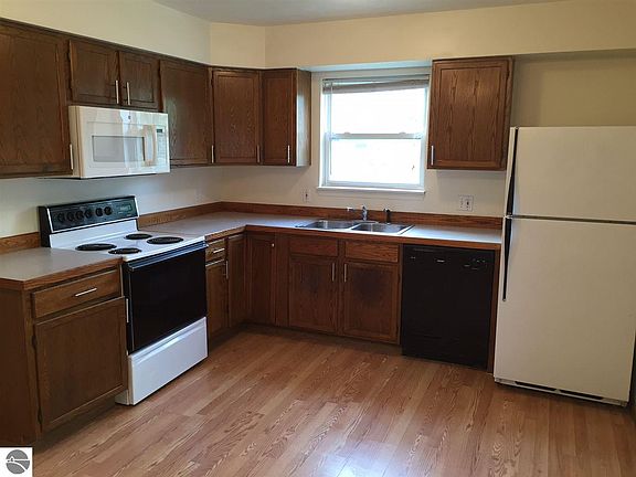 3rd image of 432 W Sixteenth St