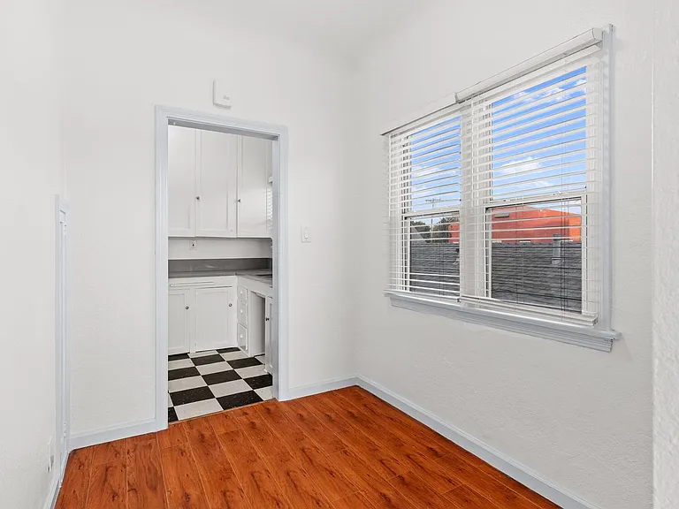 1115 E Broadway — Photo 17
