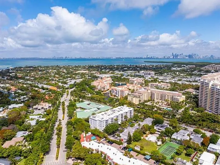 210 Sea View Dr #501 — Photo 26