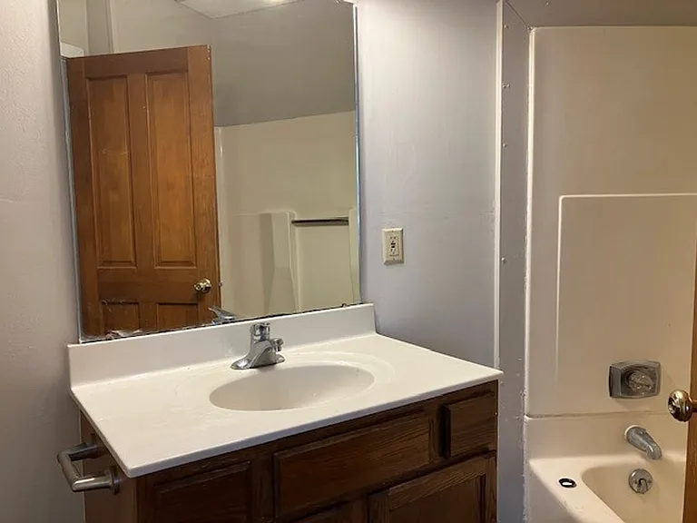 121 E Chestnut St — Photo 8
