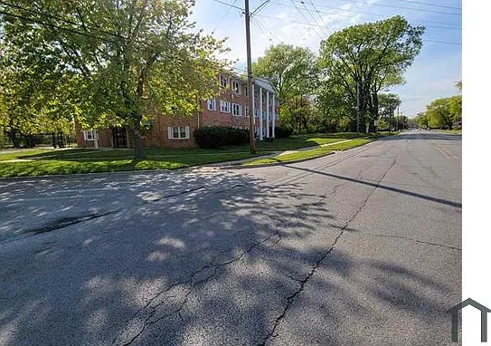 2 bed, 900 sqft, $1,618 — Photo 2