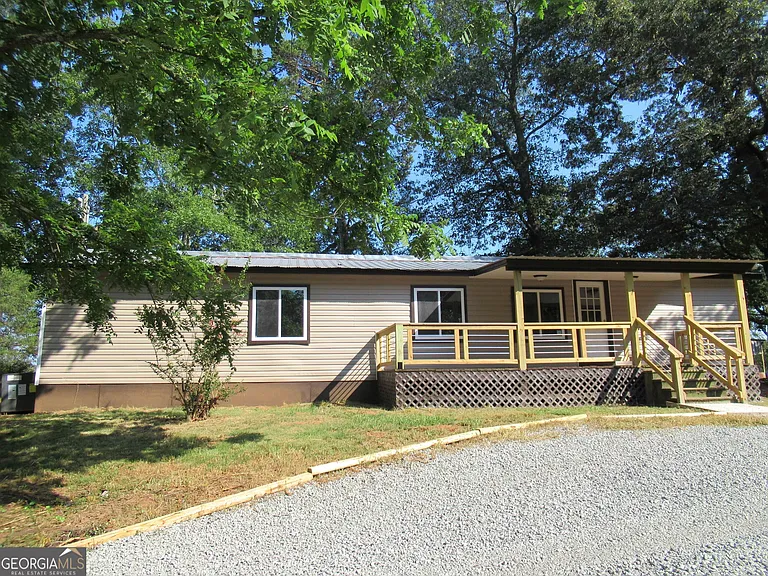 1379 Sam Craven Rd — Photo 1