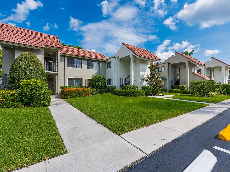 1st image of 5560 Fairway Park Drive #101