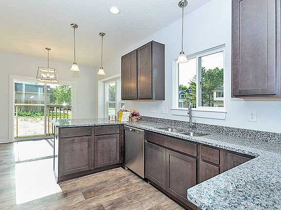 5th image of 258 Ruby Ct