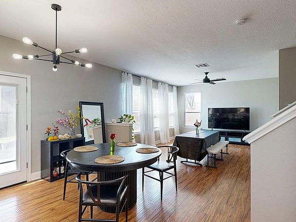 4th image of 2105 Huxley Ln