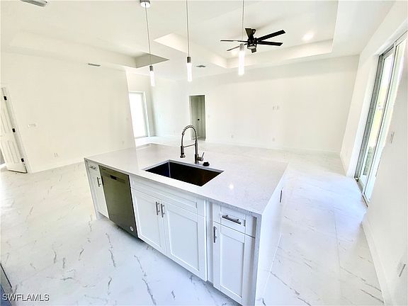 5th image of 6115 Laurelwood Dr