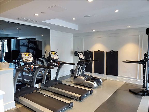 4th image of 6 Parkwood Ave #805