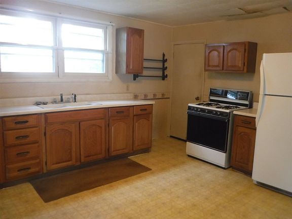 5th image of 714 Elizabeth St