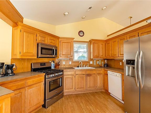 4th image of 21167 Black Oak Dr