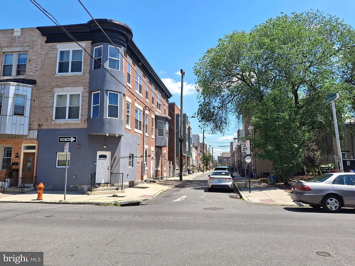 Building Photo - 1215 S 17th St #1