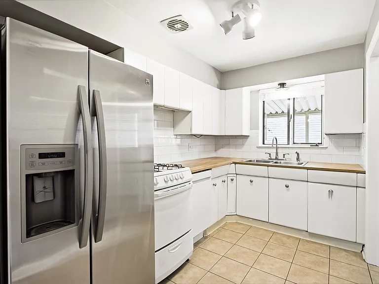 560 N Garfield St — Photo 18