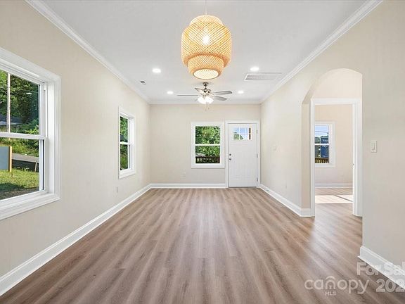 2nd image of 423 W Norment Ave