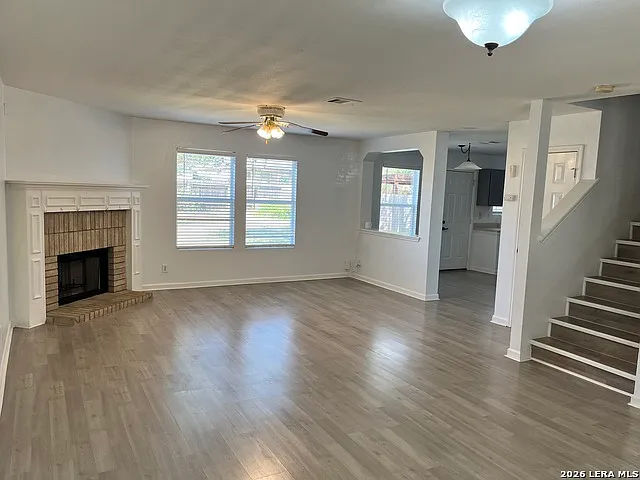 3 bed, 2.5 bath, 1988 sqft, $1,975 — Photo 3