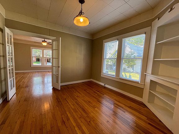 4th image of 1075 W Coll St