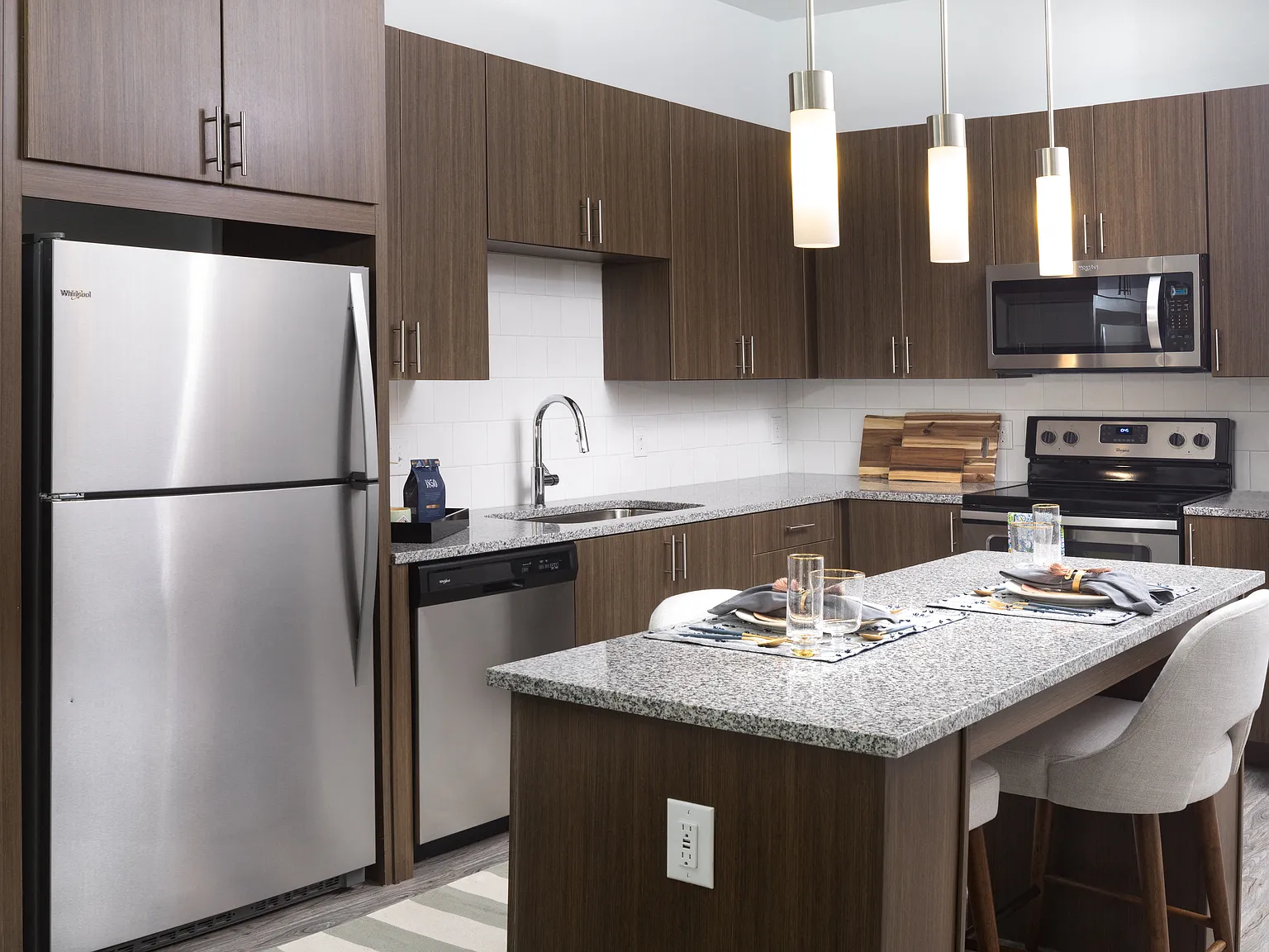Lux on Main — Photo 3