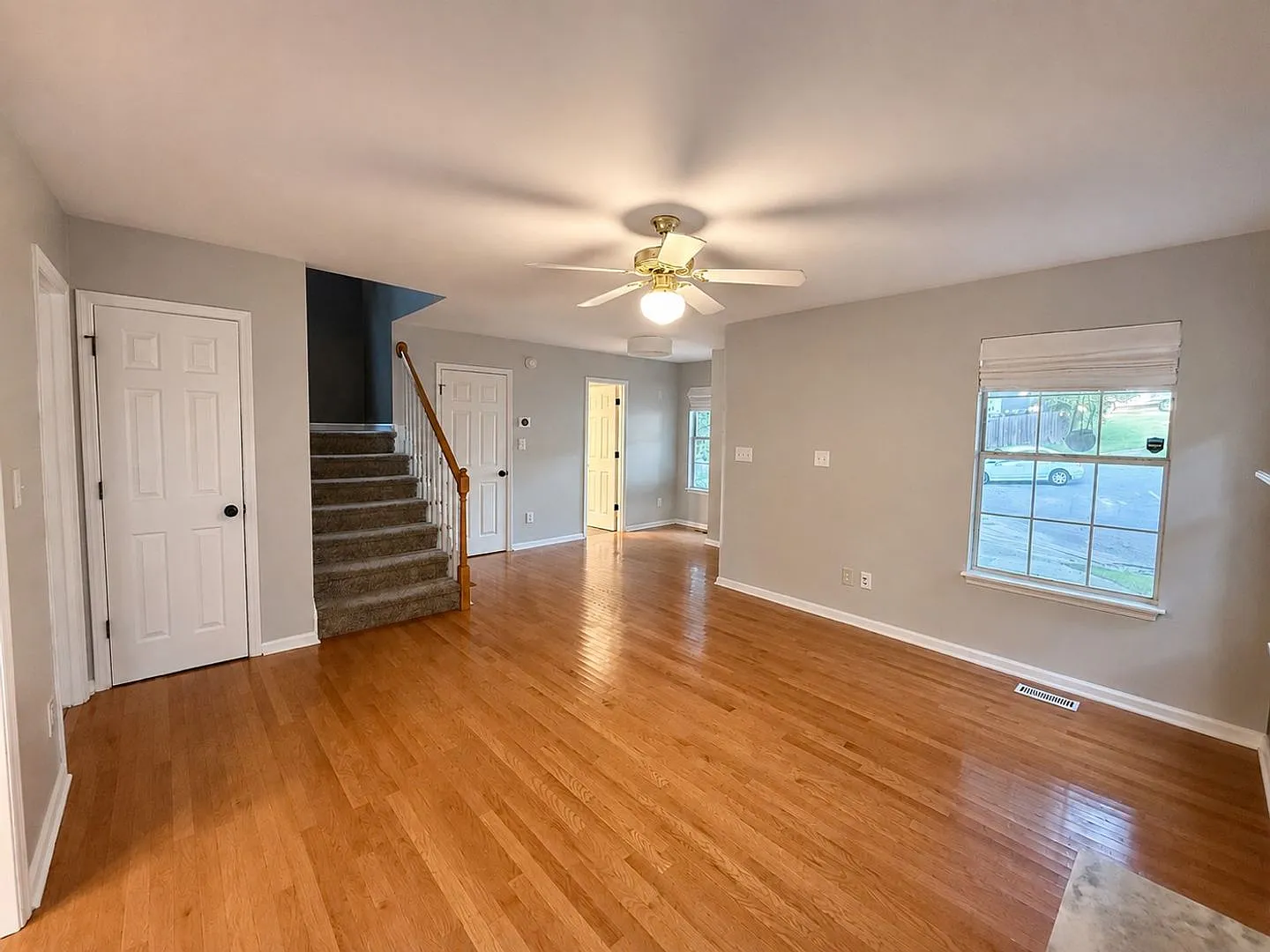 Charming 3BR/2.5BA Home in the Heart of West Raleigh 5716 Bashford Crest Ln — Photo 4