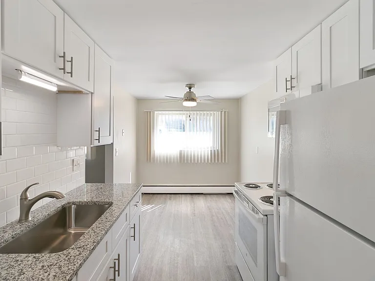 Brownell Apartments - Coast to Coast Management — Photo 30