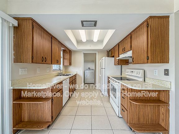 3rd image of 502 NW Salina Ter