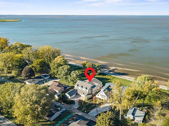 2nd image of 2249 Lakeside Pl