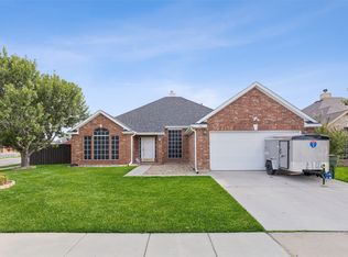 301 Hudson Falls Dr, Arlington, TX 76002