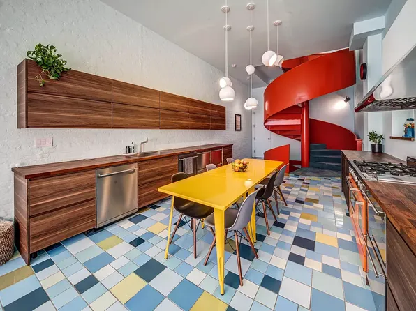 290 Bleecker Street image 8 of 29