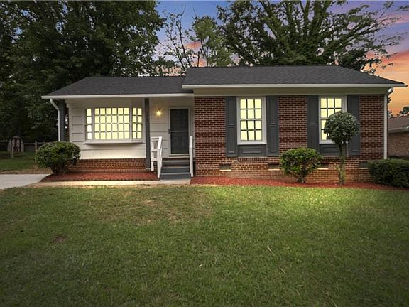 3rd image of 2405 Larkspur Dr