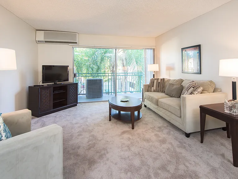 Tarzana Terraces — Photo 7