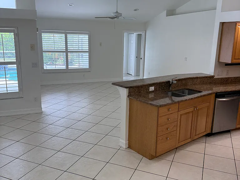1166 Royal Palm Dr — Photo 3