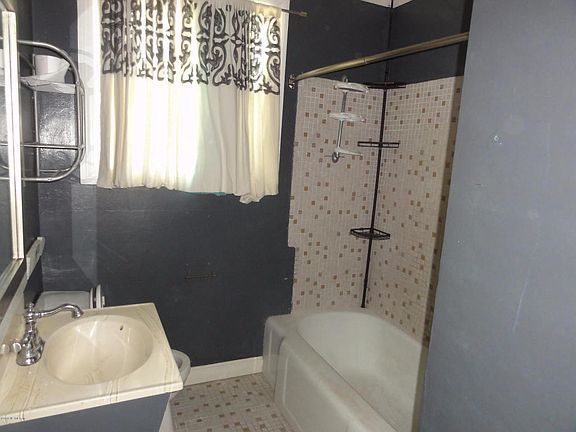 4th image of 4568 Colonial Ave