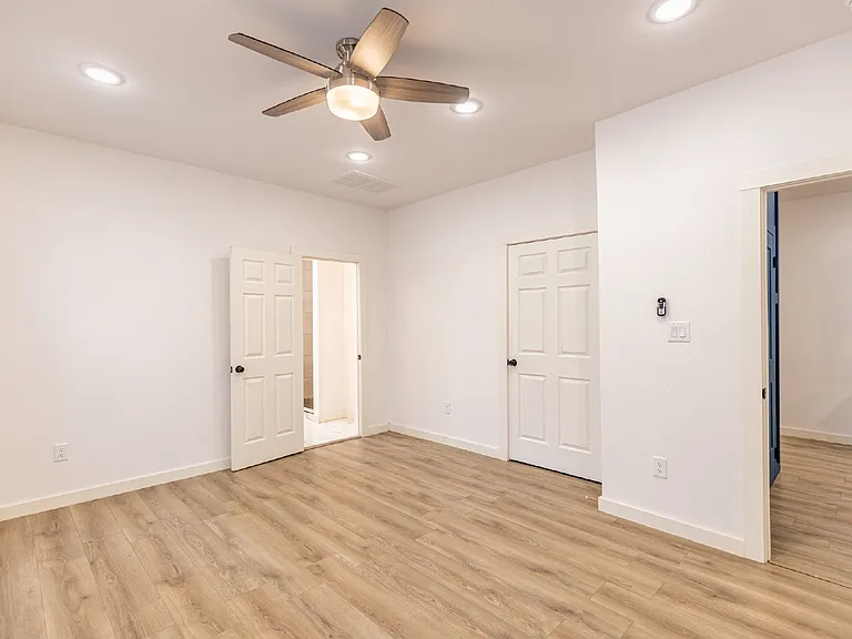 1010 Burnet St — Photo 29