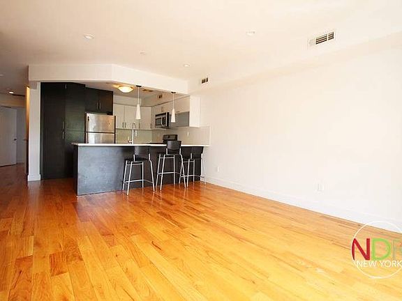 4th image of 265 Kosciuszko St Fl 4