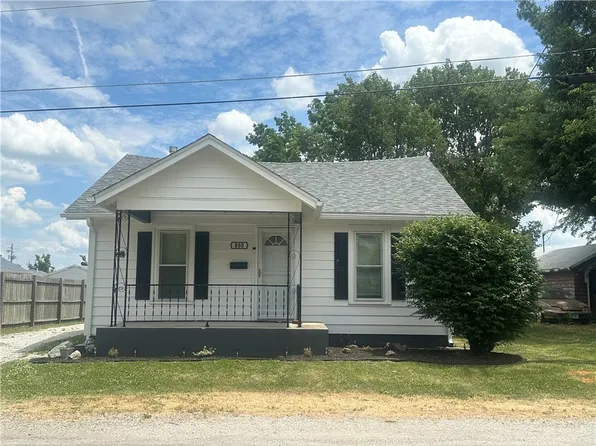 808 N 28th St, Mattoon, IL 61938