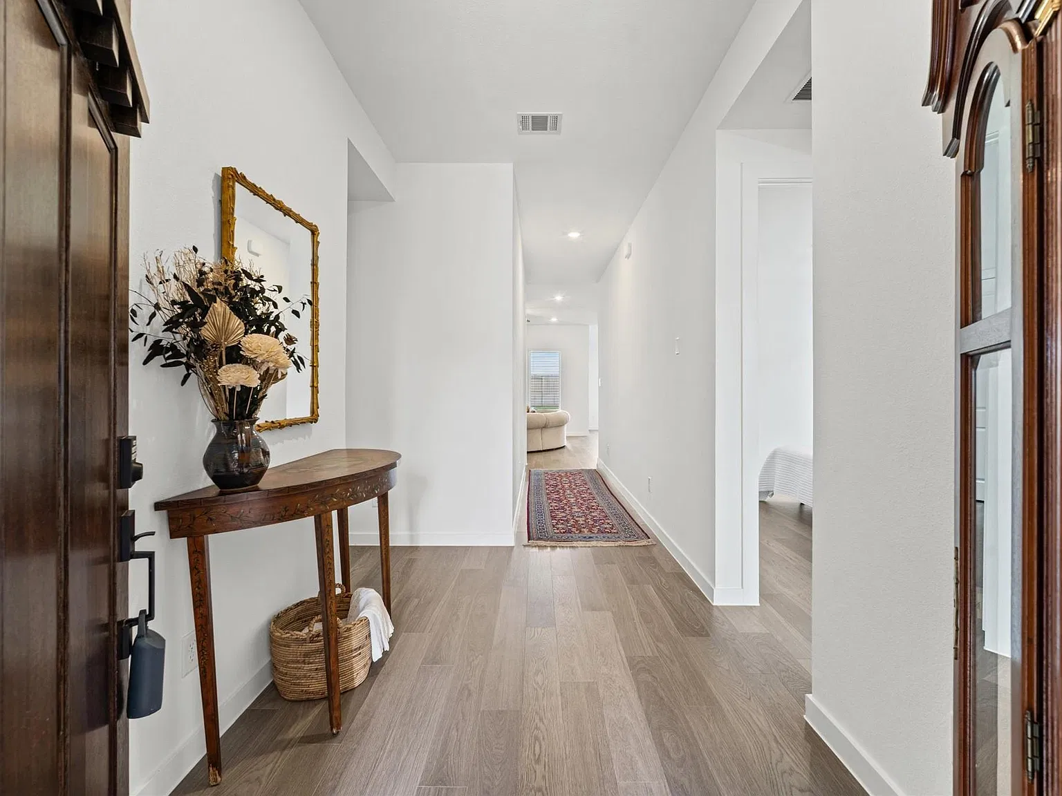 3 bed, 2.5 bath, 1907 sqft, $3,950 — Photo 3