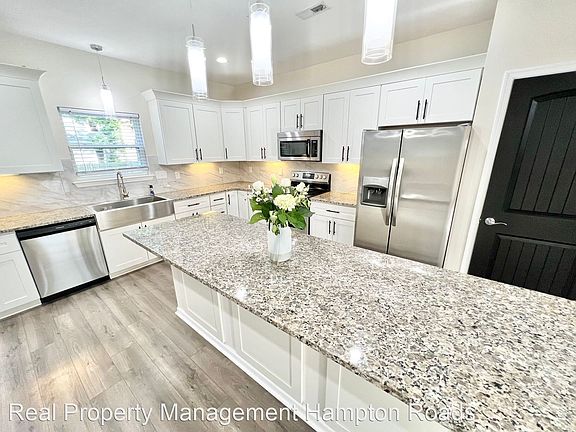 2nd image of 2524 Vincent Ave