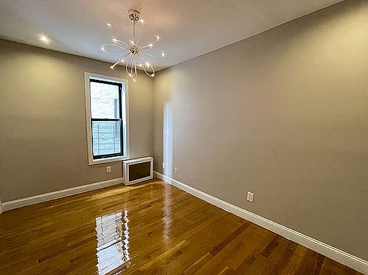 4th image of 320 Empire Blvd APT 4