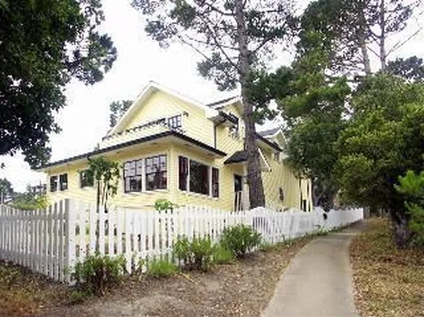 1611 Hoffman Ave, Monterey, CA 93940