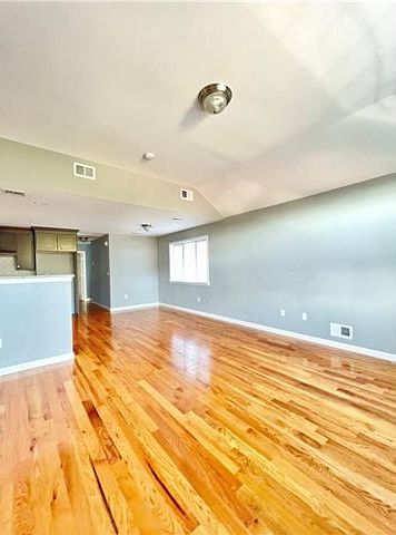 1st image of 885 N Railroad Ave