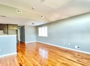 885 N Railroad Ave, Staten Island, NY 10306