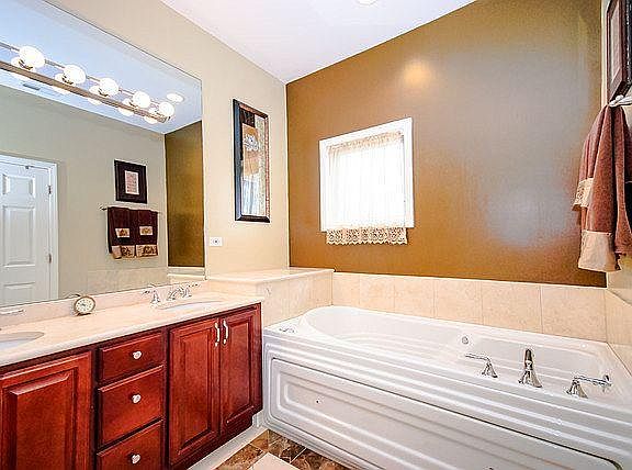 4th image of 929 N Damen Ave #1