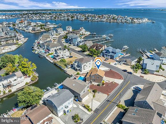 3rd image of 360 Silver Bay Rd