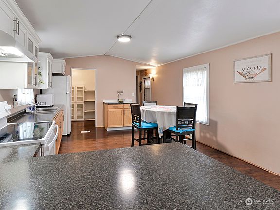 4th image of 210 37th Street SE #94