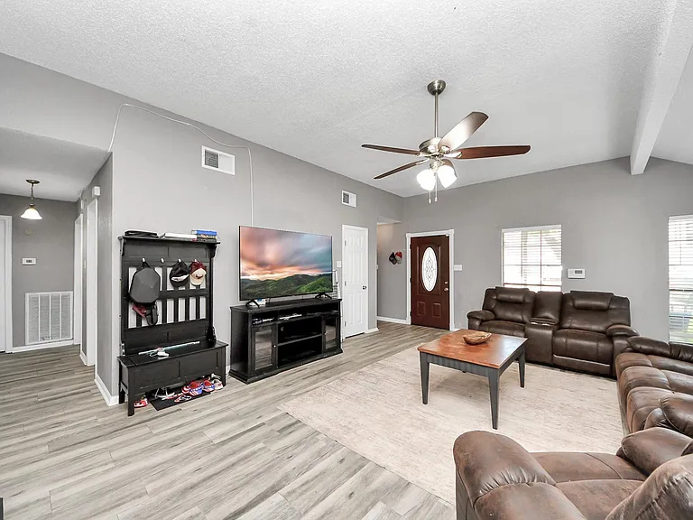 11031 Kirkmead Dr — Photo 3