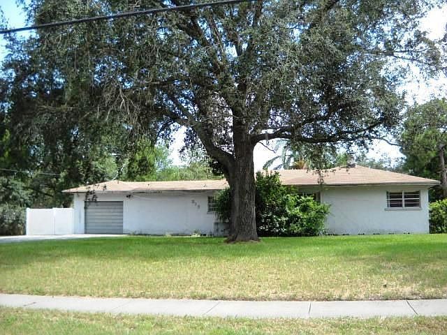 1st image of 312 W Country Club Dr