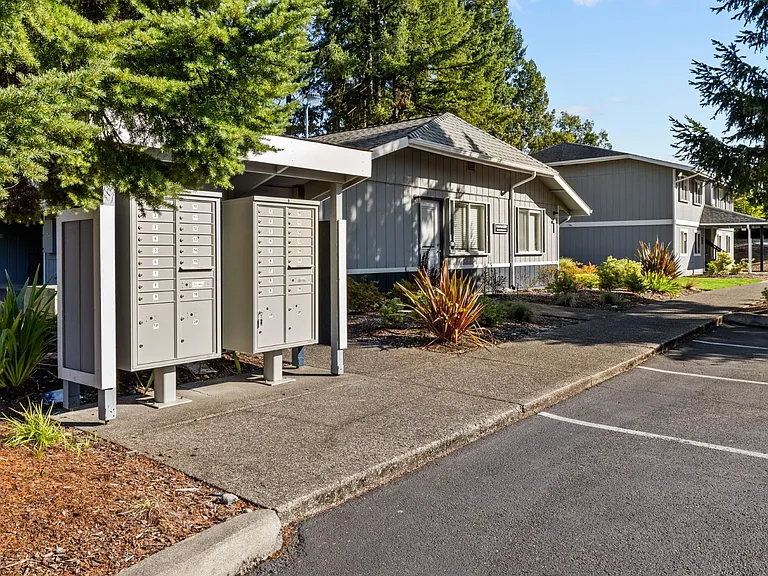 Evergreen Park Apartments in Olympia! — Photo 9