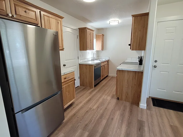 1927 W Yale Ct — Photo 5