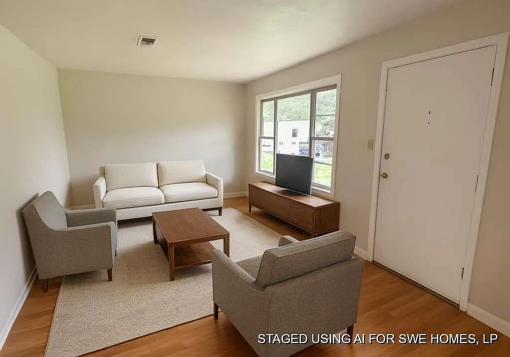 3 bed, 1.0 bath, 1128 sqft, $1,899 — Photo 2
